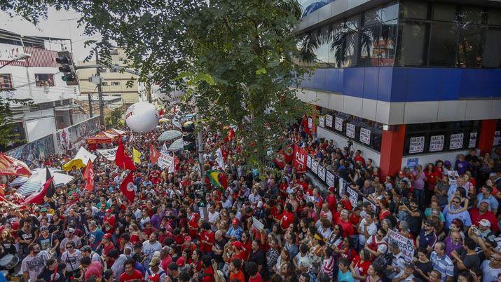 Brasil- abogados negocian la entrega de Lula con la Policía Federal