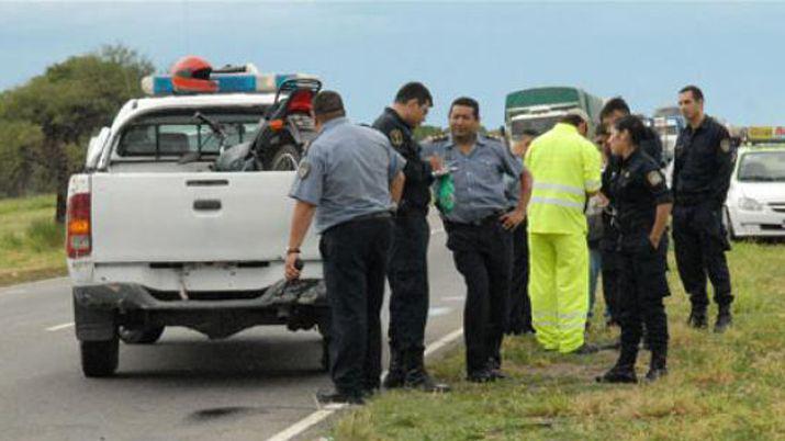 Una persona muerta en choque entre moto y camioacuten