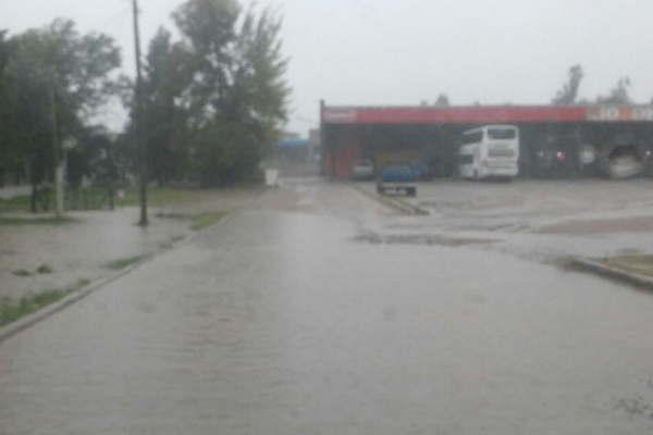 La lluvia caiacuteda provocoacute anegamientos en Ojo de Agua y otras ciudades