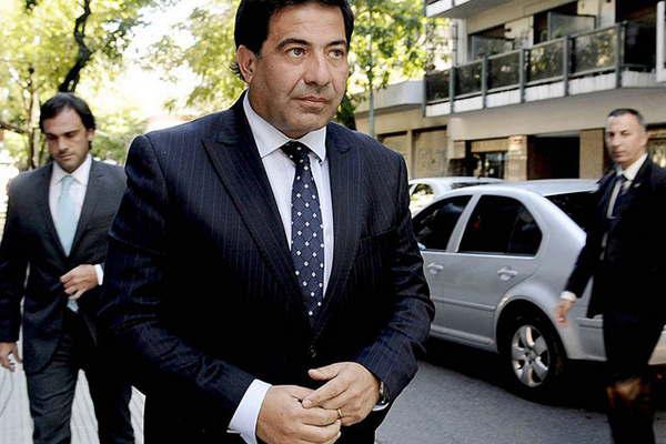 Procesan a Echegaray por el contrabando de auto diplomaacutetico 