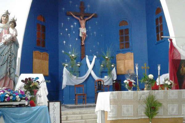 Nuestra Sentildeora de San Nicolaacutes acompantildea a los fieles en los actos de Santo Cristo