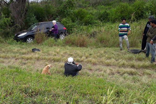 Matrimonio de ancianos sufrioacute terrible vuelco con su automoacutevil