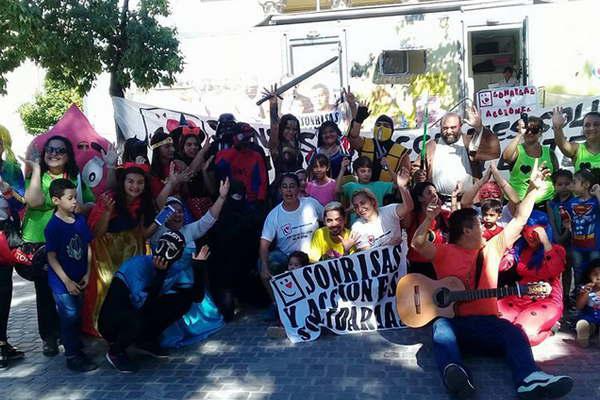 Realizaron una campantildea solidaria de salud en la plaza Libertad