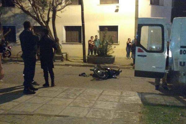 Violento choque entre dos motocicletas dejoacute como saldo tres heridos de gravedad