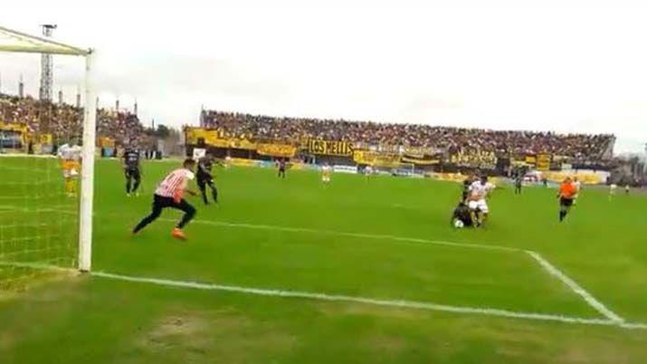 VIDEOS  El penal y el gol que no fue