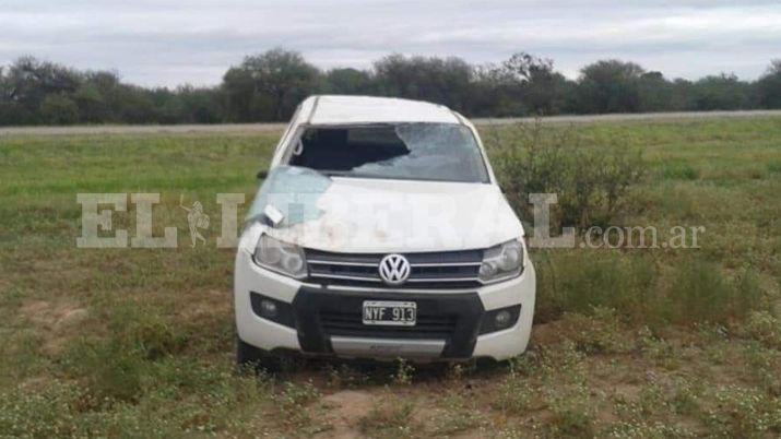 Una pareja se salvoacute de milagro luego de volcar en la Ruta 9