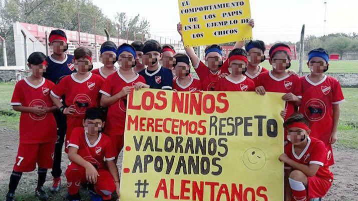 Le gritaron mariquita por usar vincha y su equipo tuvo un gran gesto de apoyo