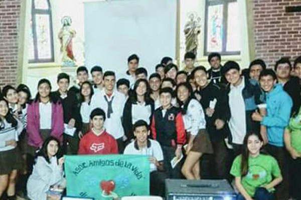 Miembros de la Asociacioacuten Amigos por la Vida realizan charlas en colegios para favorecer la donacioacuten de oacuterganos 