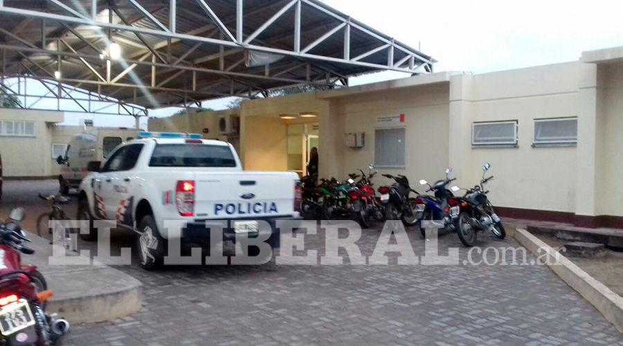 Motociclista derrapoacute y sufrioacute un fuerte golpe en la cabeza