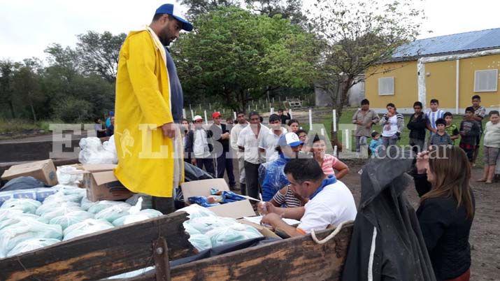 Las Gamas- repartieron viacuteveres colchones y sueros antiofiacutedicos