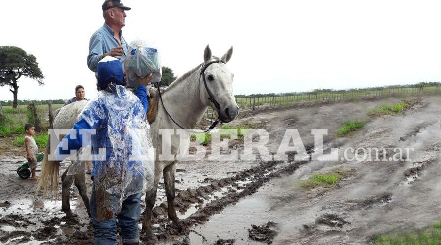 Trabajaron durante horas asistiendo a los vecinos