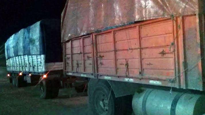 Secuestran un camioacuten con 26 toneladas de carboacuten en Colonia Dora