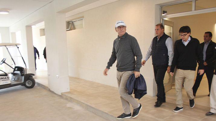 El presidente Macri estuvo en el Termas Golf Club y practicoacute algunos tiros