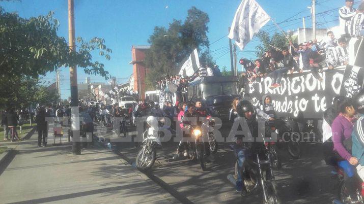 VIDEO  El Ferro festejoacute 99 antildeos con una caravana por la ciudad