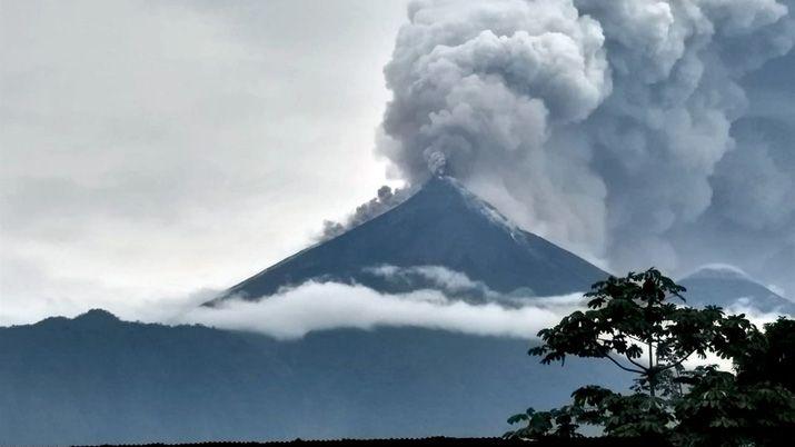 VIDEO  Ya son 62 los muertos por la erupcioacuten del Volcaacuten de Fuego