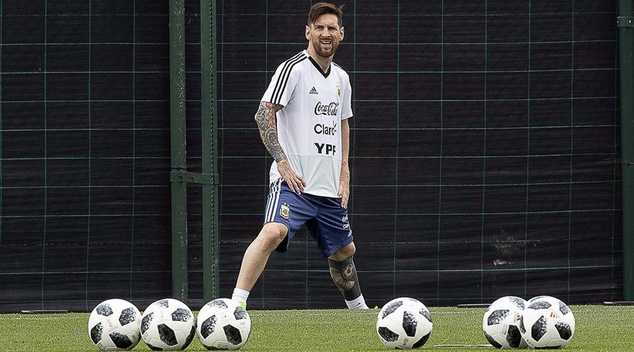 Hay equipo- Messi jugaraacute ante Israel y el arco la uacutenica duda