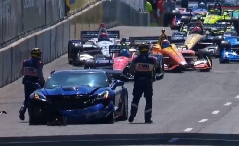 El insoacutelito accidente del auto de seguridad de la Indy Car