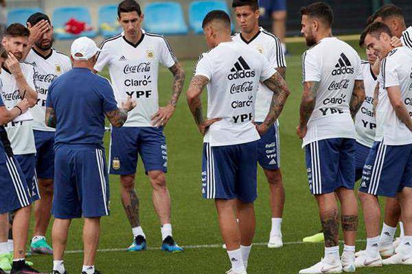 Sampaoli paroacute un equipo ultraofensivo en la praacutectica