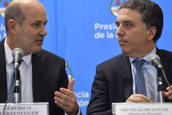 El Gobierno recibiraacute un creacutedito del FMI por US50000 millones a tres antildeos