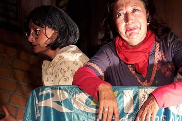 Camiletti y Cianferoni son Las Primas en el teatro 