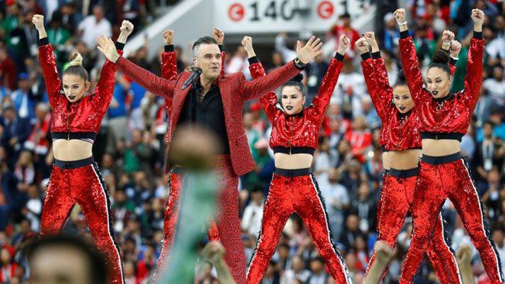 Video  Robbie Williams cantoacute sus hits en el inicio del Mundial