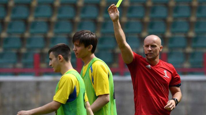 Un polaco el aacuterbitro elegido para el partido debut de Argentina