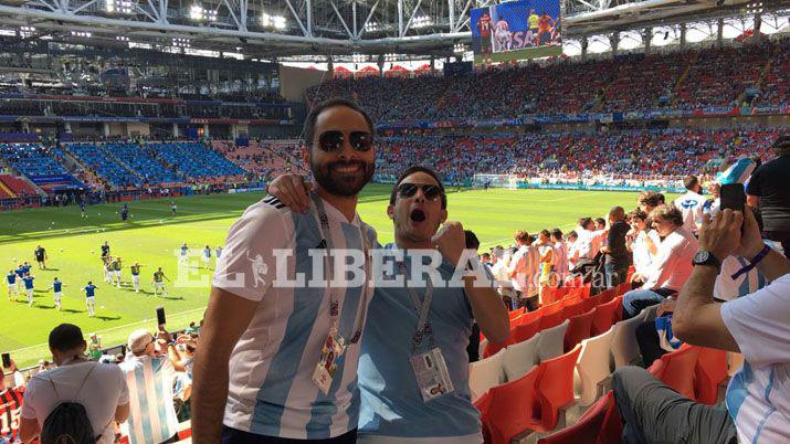 Fotos- los santiaguentildeos ya alientan dentro del estadio