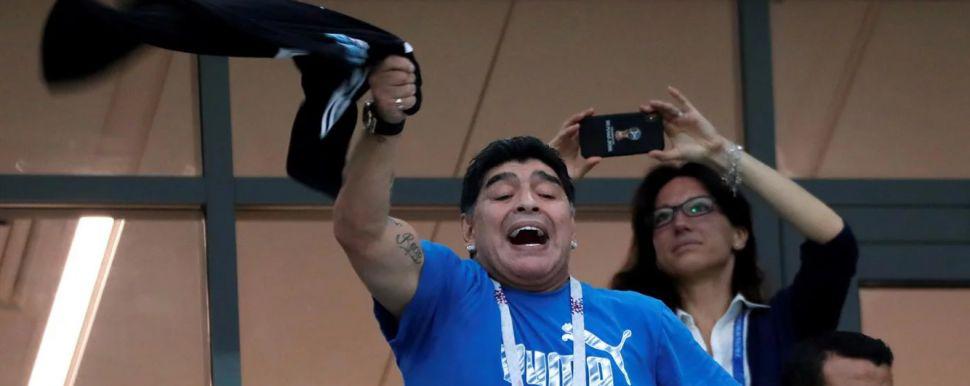 Maradona pidioacute tener una reunioacuten con la Seleccioacuten Argentina