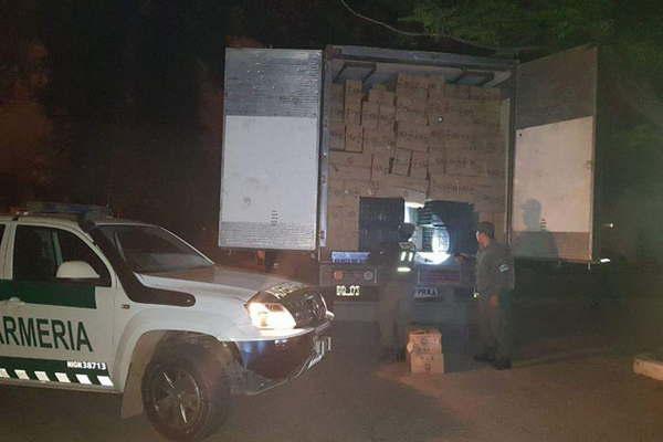 Camioacuten transportaba mercaderiacutea ilegal valuada en 10 millones