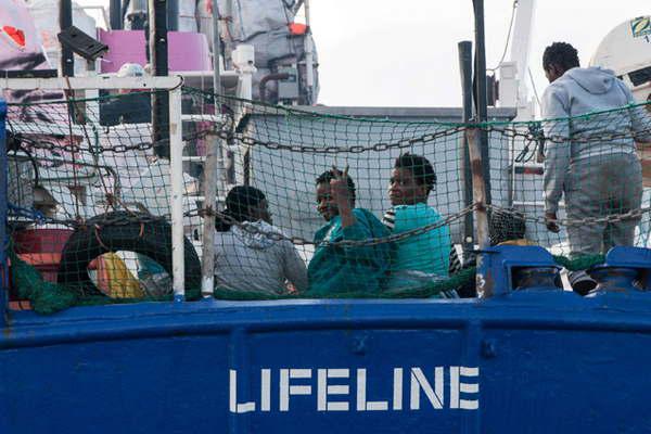 Un barco con 230 migrantes podriacutea ser recibido en Malta