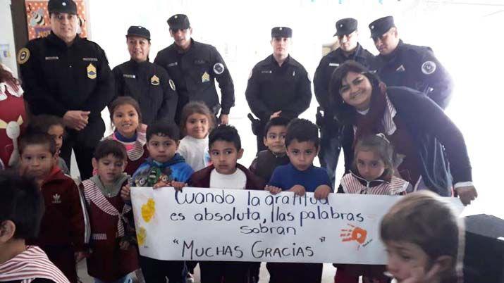 Policiacuteas Federales solidarios con alumnos de La Banda