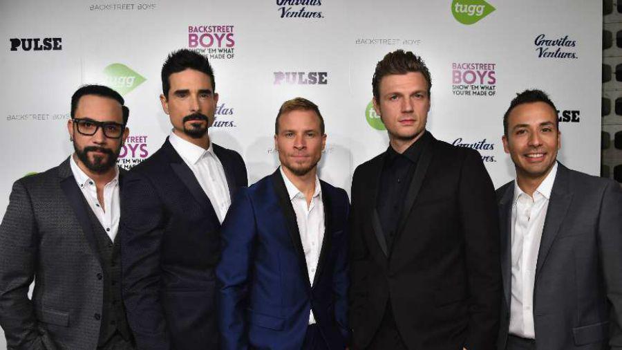 Los Backstreet Boys cantaron con instrumentos de juguetes