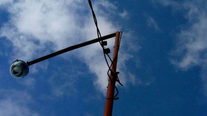 Robaron maacutes de 400 cables y dejaron sin luz la ruta de San Ramoacuten