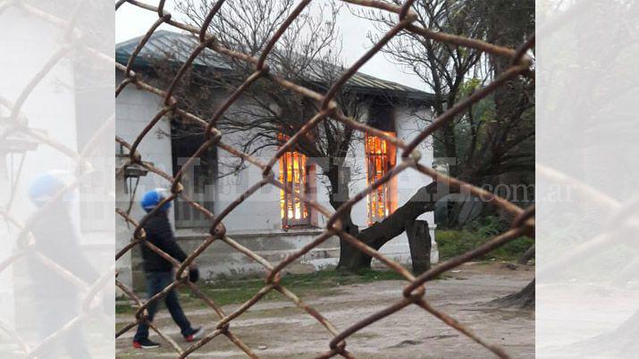 Se prendioacute fuego el antiguo Hospital de Antildeatuya