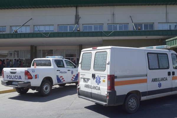 Encontroacute a un ladroacuten en su casa se trenzoacute en lucha y fue apuntildealado en el cuello