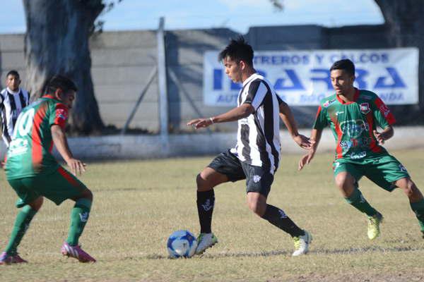 Villa Unioacuten y el Ferro igualaron en La Curva