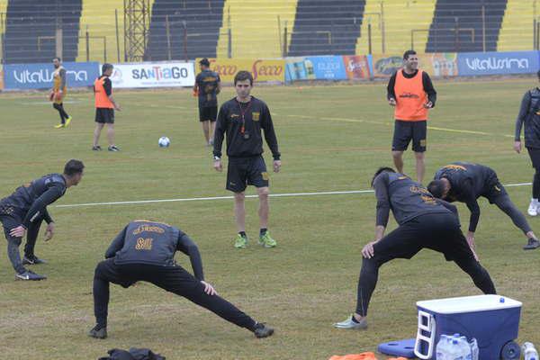 El Aurinegro trabajoacute ayer en doble turno