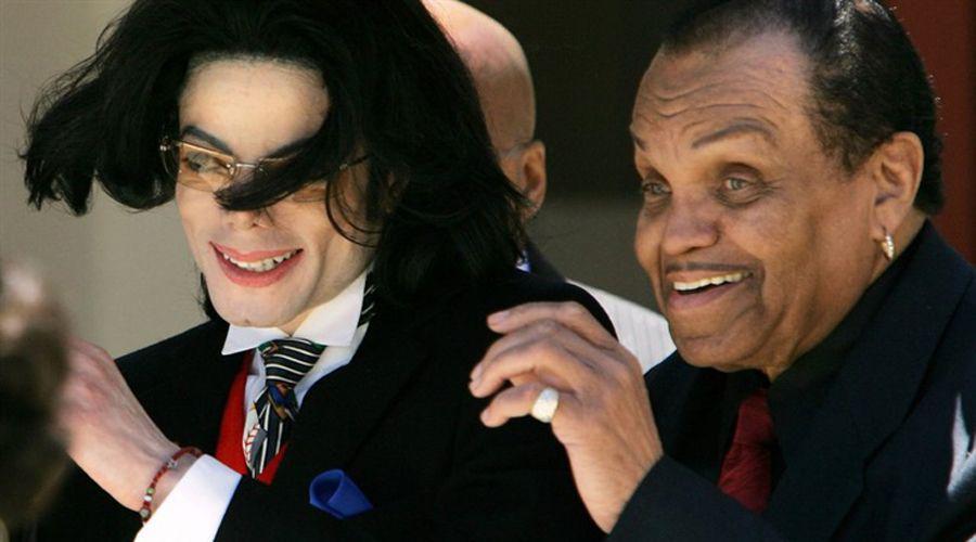 Acusan al padre de Michael Jackson de haber ordenado su castracioacuten quiacutemica