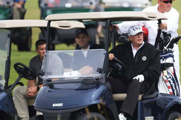 En Escocia tambieacuten recibieron a Trump con protestas