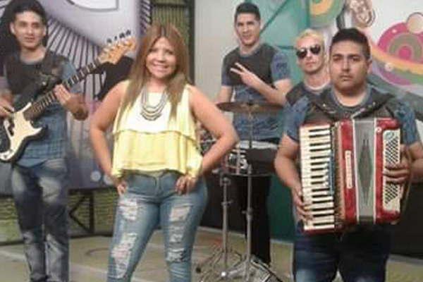 La cantante Morena Cumbia presentaraacute  Soy Santiaguentildea en la Feria Artesanal 