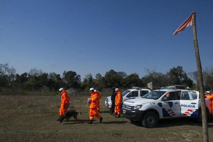 Personal de la Sección Canes de la Policía de Santiago del Estero al momento de su despliegue en Tucumn Foto gentileza La Gaceta