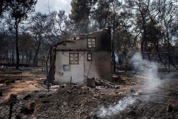 Ascienden a 88 los muertos por los incendios forestales en Grecia