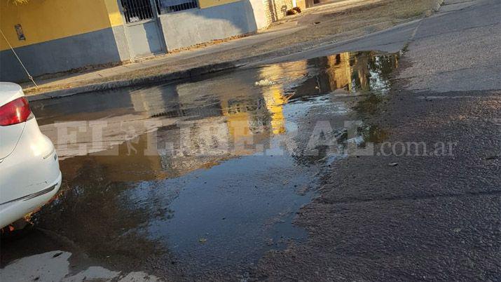 VIDEO  Vecinos del barrio Libertad inundados de agua servida