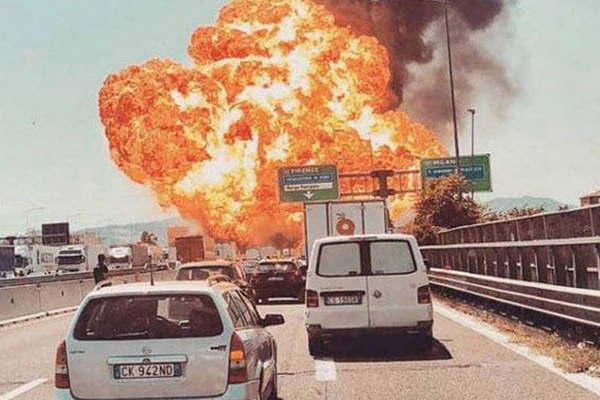 Una explosioacuten en una autopista causoacute varios muertos y heridos en Bolonia