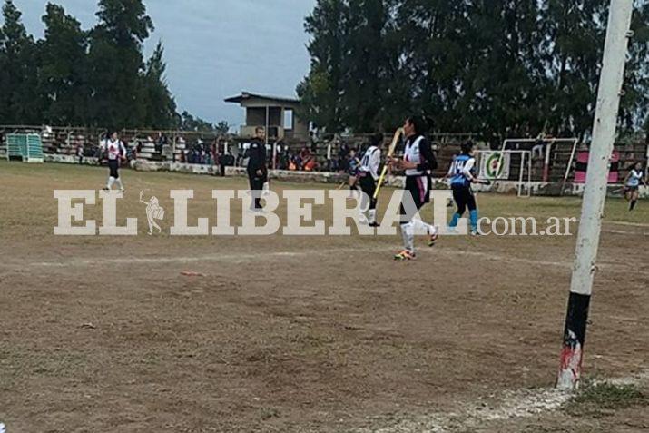 La aceptación del hockey es amplia entre la juventud de la ciudad de Colonia Dora 