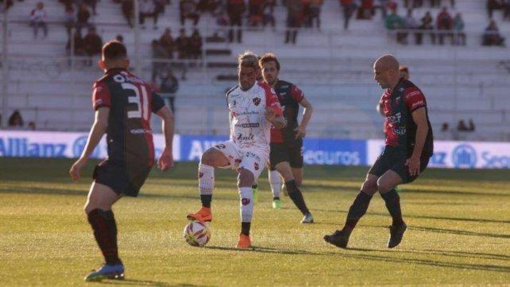 Patronato y Coloacuten empataron sin goles en Paranaacute