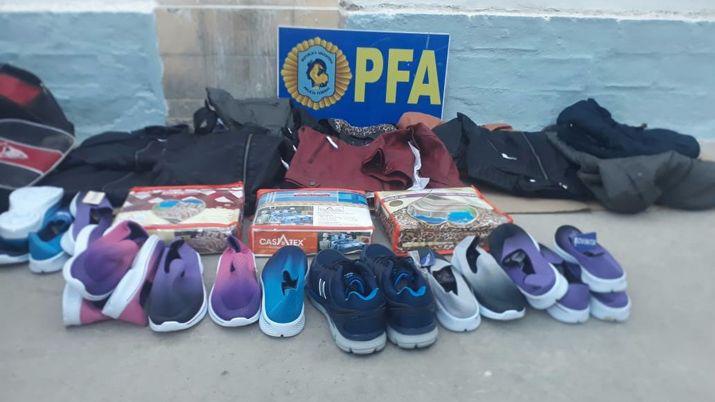 La PFA secuestroacute maacutes de 260 mil pesos en mercaderiacutea ilegal