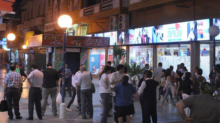 VIDEOS  Miraacute coacutemo se vive la noche en las ciudades de Santiago del Estero