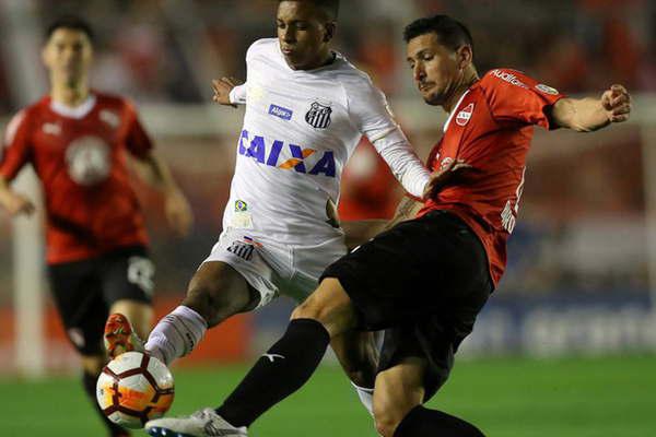 Independiente no pudo quebrar a Santos 