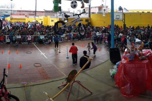 Maacutes de dos mil nintildeas y nintildeos celebraron su diacutea en Clodomira
